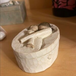 Willow Tree Embrace Figurine Box, Mother and child . Tenderness